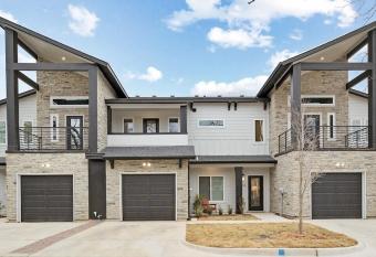 AT&T Stadium, Globe Life Field, Texas Live!, Six Flags, and UTA has Balcony rooms