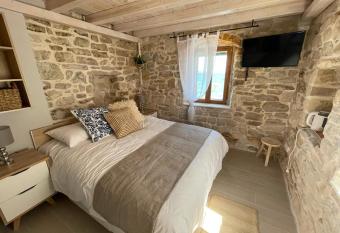 Knez apartments and rooms has Balcony rooms