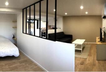 Immeuble r  nov   au centre d Auch. allows 18 year olds to book a room