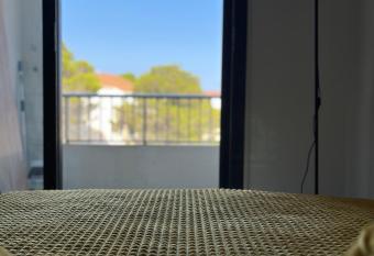 Studio Bleu oc  an - Proche gare, parking gratuit, clim allows 18 year olds to book a room