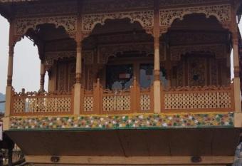 Hb new export has Smoking rooms