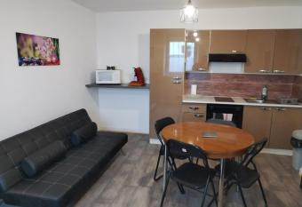 Studio proche de la gare et du centre ville allows 18 year olds to book a room