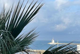 La Grande Motte:Studio+balcon vue mer Centre-ville allows 18 year olds to book a room