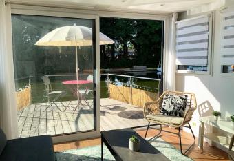 Bateau appartement sur l Erdre au coeur de Nantes has Balcony rooms