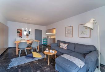  Core  Modern living apartment, Rhodes Center allows 18 year olds to book a room