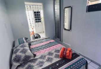 Flat boa viagem, pr  ximo a Praia, Postos, padarias, parades de Onibus e tudo que voc   precisar. allows 18 year olds to book a room