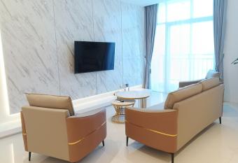 Formosa Spacious Apartments with Netflix & Free Shuttle by MESA has Balcony rooms