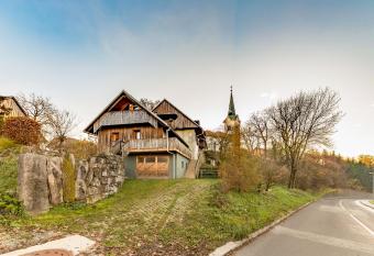 Svisla has Balcony rooms