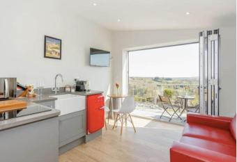 The View at 52, Whitby has Balcony rooms