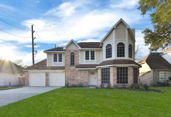 My Villa & Pool in Humble has Balcony rooms