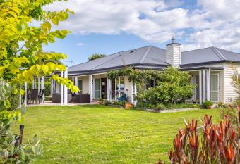 Luxury On Maple allows 18 year olds to book a room