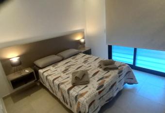 Colon Suites 2. Duplex a 18 minutos Aeropuerto Ezeiza has Balcony rooms