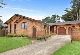 The Succulent House - Family house in Katoomba allows 18 year olds to book a room