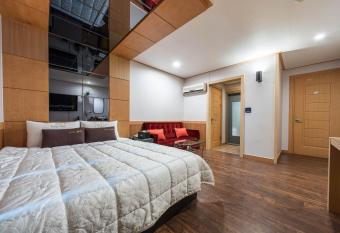 MU Hotel Sasang has rooms with a private hot tub