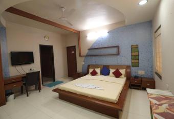 Elis Hospitality Service Parth Bungalow has Balcony rooms