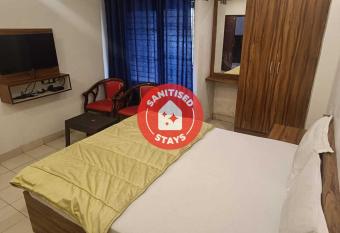 OYO Flagship 80460 Cloud View allows 18 year olds to book a room