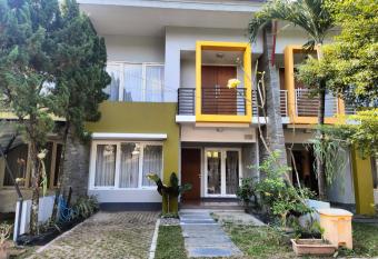 Helena Homestay Jogja has Balcony rooms