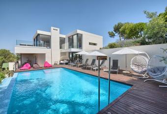 Amapola has Balcony rooms