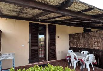 Agriturismo Podere i Ciliegi has rooms with a private hot tub