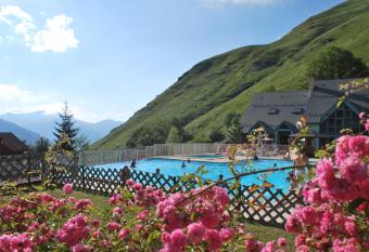 G  te Trib   allows 18 year olds to book a room