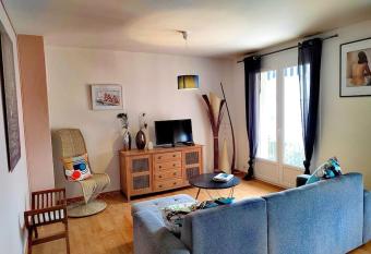 Coeur de ville parkingsecurisegratuit 500mldesplages has Balcony rooms