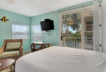 The Seashell Suite with Private Balcony and Walk to Beach has Balcony rooms