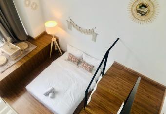 Minimalist Boho Loft,2-6pax, The Curve, IKEA, Bandar Utama, Damansara allows 18 year olds to book a room