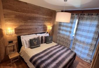 SEGURET VIEW allows 18 year olds to book a room