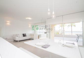 piso alto standing en Segur de Calafell allows 18 year olds to book a room