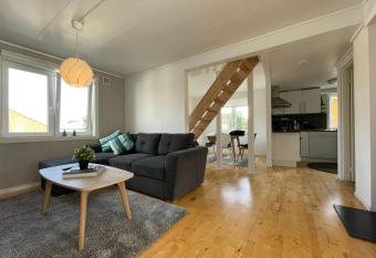 Flat with 2BR and terrace between restaurants has Balcony rooms