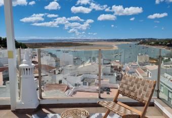 Rooftop Guesthouse Alvor has Balcony rooms