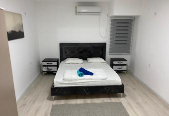 Izhak Aveinu 15 allows 18 year olds to book a room