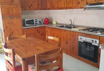 casa comoda con ampio spazio esterno( iun QO931) allows 18 year olds to book a room