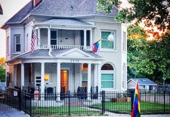 Madison Place Apt 1 allows 18 year olds to book a room