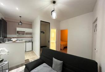 Le nid de Moret - 200 m gare allows 18 year olds to book a room