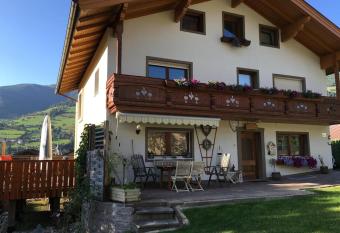 Haus Anna Louise - Niedernsill has Balcony rooms