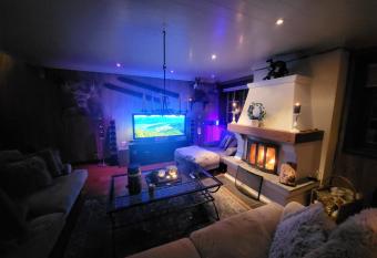Ski In - Ski Out, Jacuzzi, Panorama View has Balcony rooms