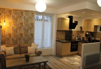 La Halte de la tour des Conti allows 18 year olds to book a room