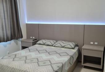 Apartamento com sacada e churrasqueira has Balcony rooms