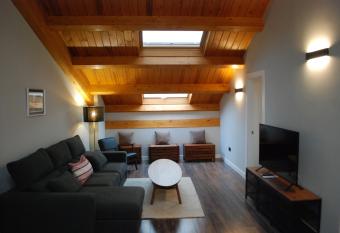 ALTAR SUITES CONDE LUNA allows 18 year olds to book a room