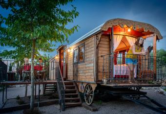 Carromato de Circo - Tierra de Arte has Balcony rooms