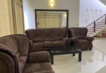 Luxary 5BR house - Nugegoda has Balcony rooms
