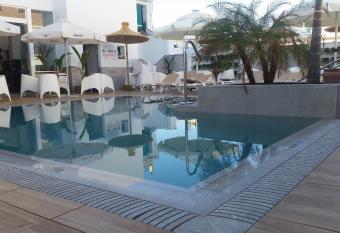 Hostal La Ermita has Balcony rooms