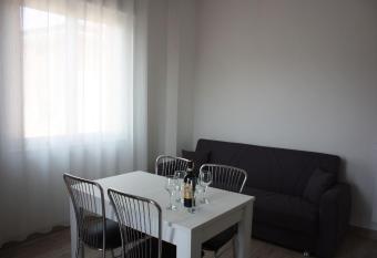 [Stazione] - Casa privata con veranda has Balcony rooms