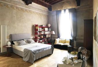 Domus  400 allows 18 year olds to book a room