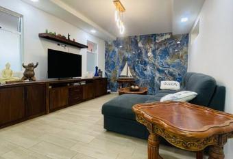 Potrero House-Nomadas Digitales allows 18 year olds to book a room