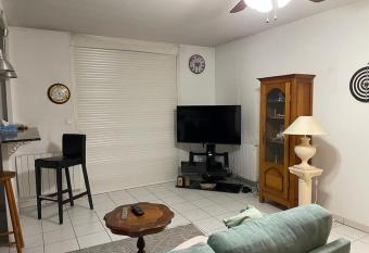 Superbe appartement en r  sidence au centre-ville has Balcony rooms