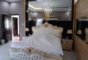 TITE homestay. Staycation feels @home has rooms with a private hot tub