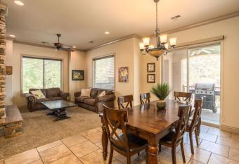 A10-Sandstone Suite-Top Floor 3-bedroom Hillside View has Balcony rooms