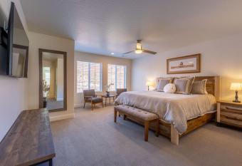 The Escondido Gem, Pet Friendly, Pickleball Courts has Balcony rooms